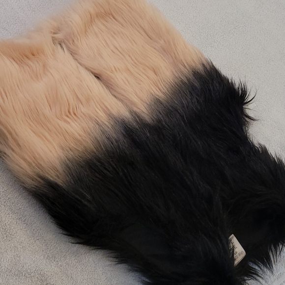 Girls 5T Furry Pink/Peach Colored Vest - Picture 2 of 8